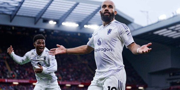 比赛日：曼联绝杀强送利物浦4连败 梅西生涯第60次戴帽