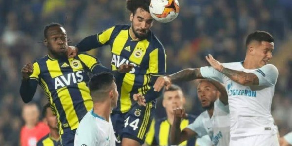 欧冠生死战! 费内巴切主场誓逆转，穆帅对决范 佩西上演战术博弈