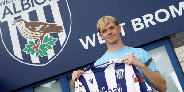 滕哈格爱将出租英冠官宣！曼联已接受罗马报价，但桑乔拒750万年薪