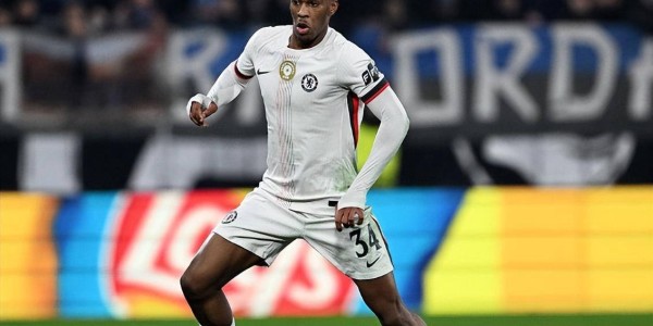 曼城锁定切尔西19岁多面手后卫补强防线，拜仁虎视眈眈蓝军坚决不放人