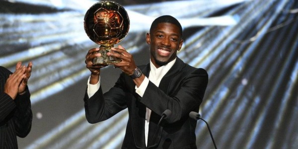 登贝莱捧起金球奖！这一刻，足球看上去更纯粹了